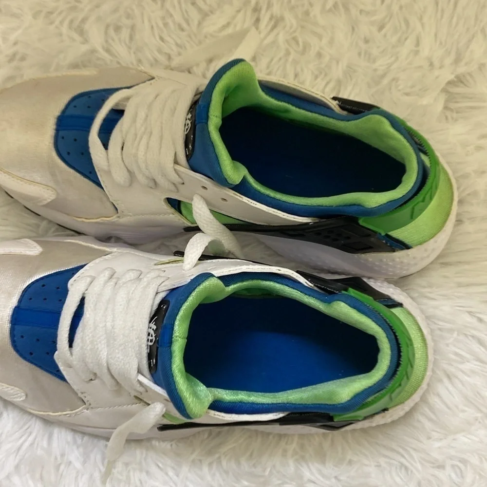 NIKE HUARACHE SCREAM GREEN,WOMEN SNEAKERS.SIZE-6 Y